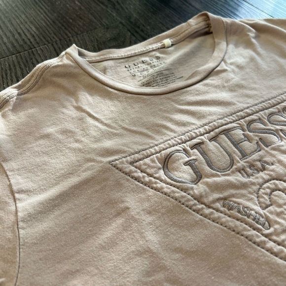 GUESS (Med) Logo T Shirt - Picture 3 of 3